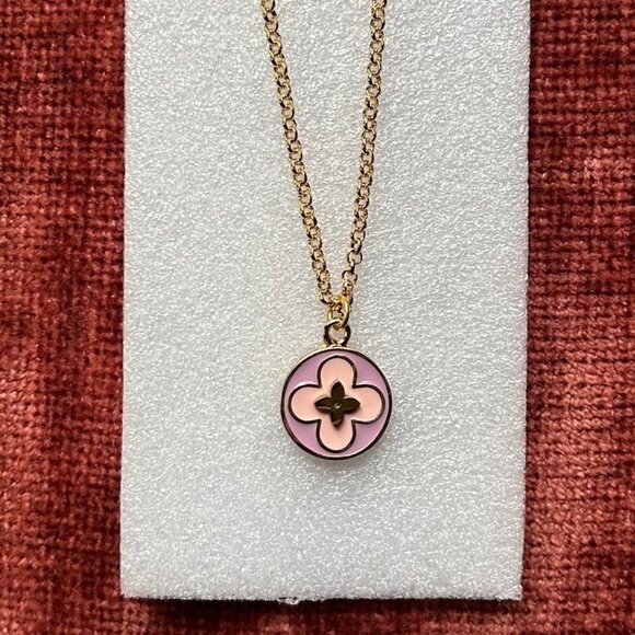 CLOVER Charm Pendant on 18K Gold 22-inch Chain Necklace Pink and Lavender - Picture 5 of 8